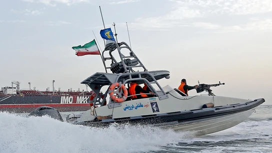 Barco iraní (Archivo) Barco iraní (Archivo)