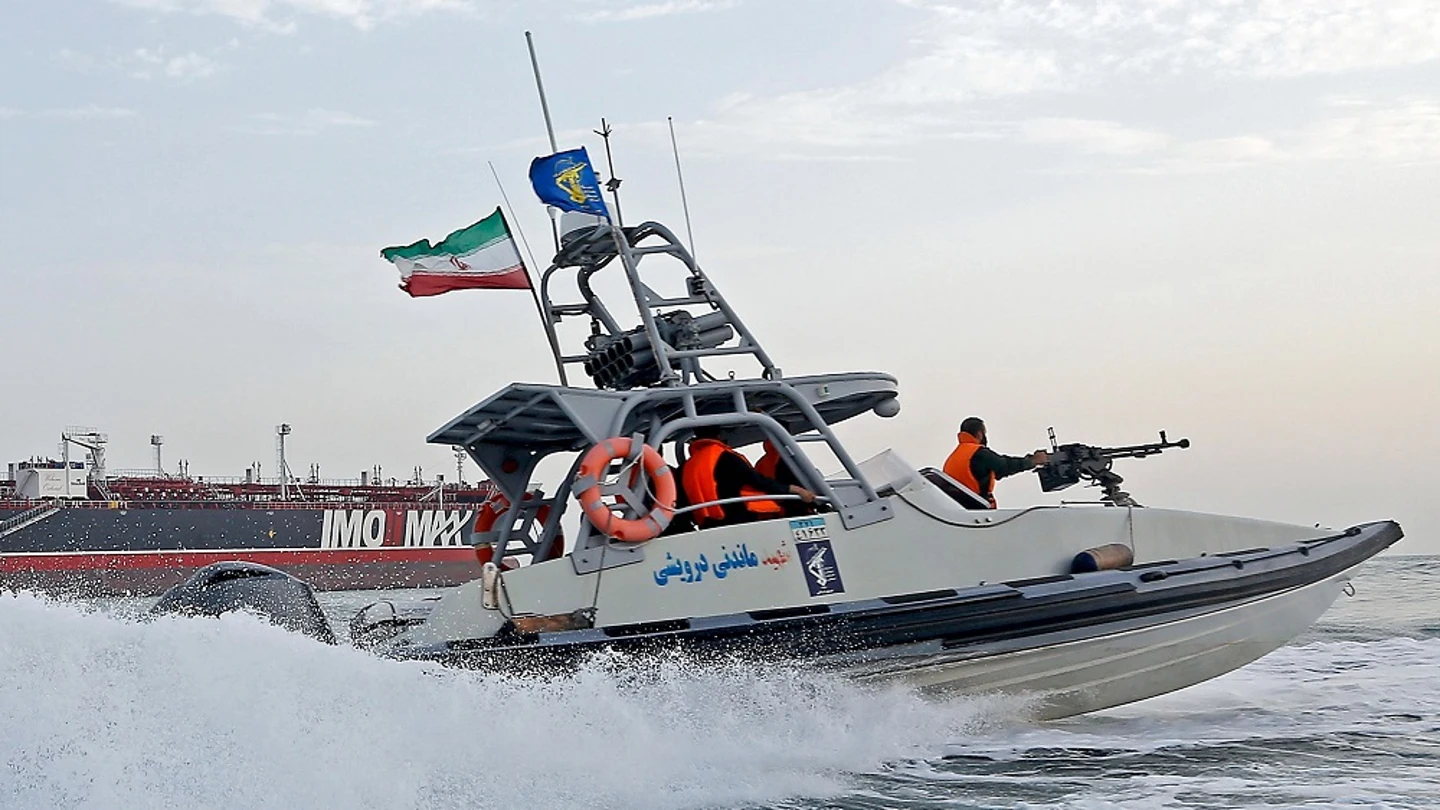 Barco iraní (Archivo) Barco iraní (Archivo)