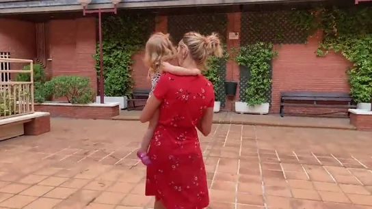 ¿Por qué la mayoría de madres cargan a sus bebés en el lado izquierdo? ¿Por qué la mayoría de madres cargan a sus bebés en el lado izquierdo?