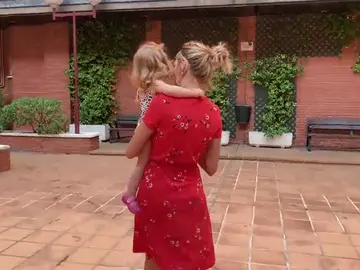 ¿Por qué la mayoría de madres cargan a sus bebés en el lado izquierdo? ¿Por qué la mayoría de madres cargan a sus bebés en el lado izquierdo?