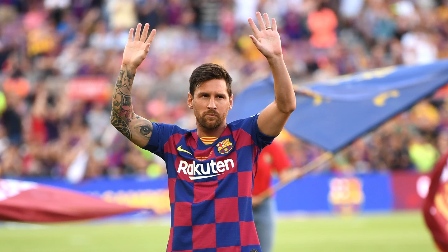 Messi saluda a la afición del Barcelona Messi saluda a la afición del Barcelona