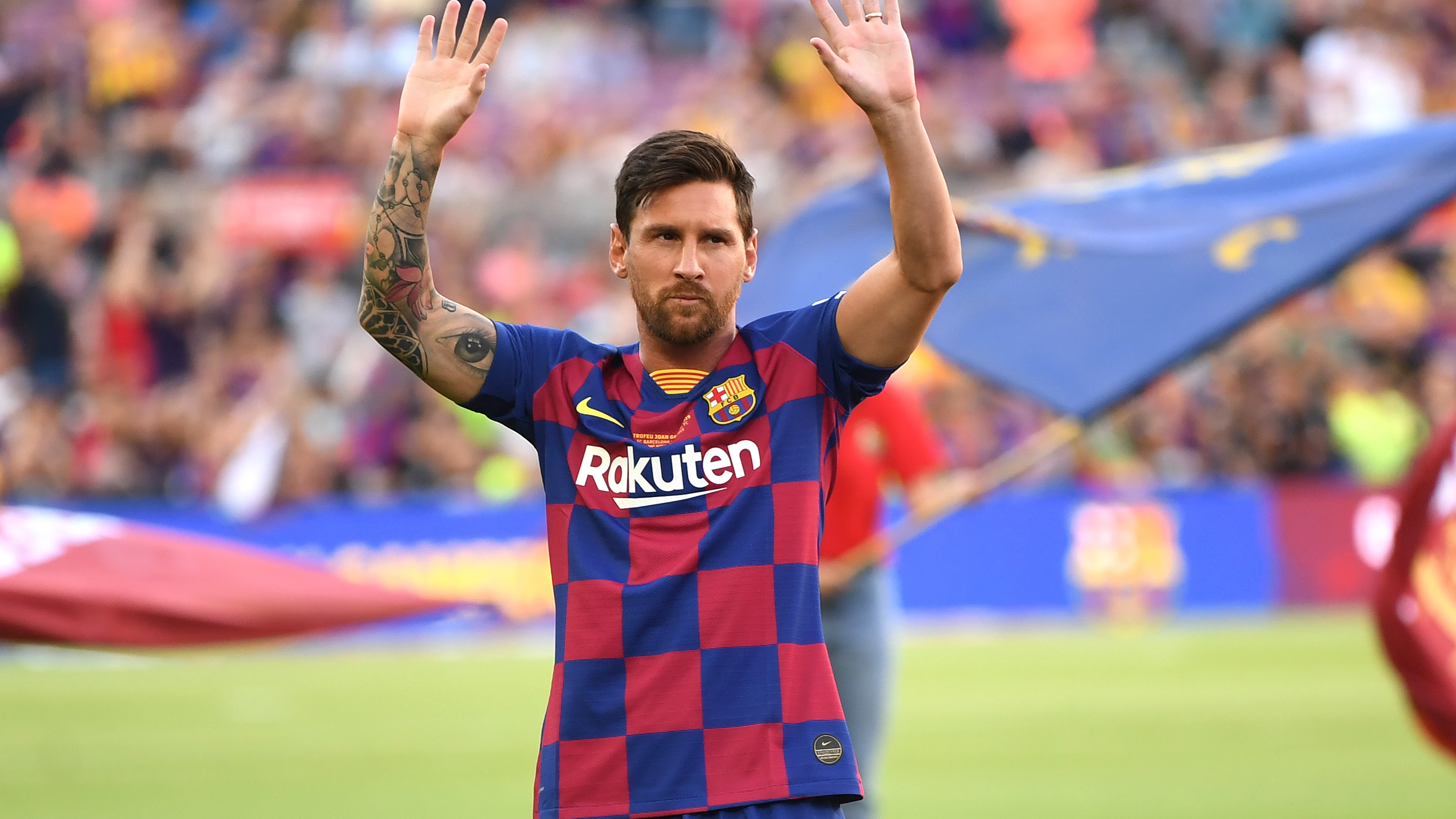 Messi saluda a la afición del Barcelona Messi saluda a la afición del Barcelona