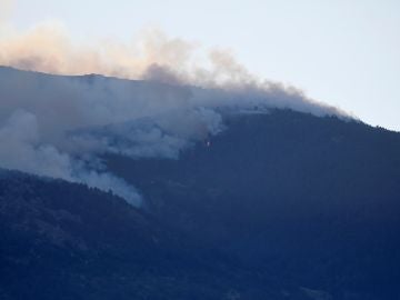 Vista del incendio forestal declarado cerca del Real Sitio de San Ildefonso-La Granja Vista del incendio forestal declarado cerca del Real Sitio de San Ildefonso-La Granja