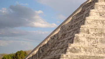 Templo de Kukulcán o El Castillo en Chichén Itzá (México)
