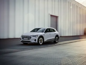 Audi e-tron 50 quattro Audi e-tron 50 quattro