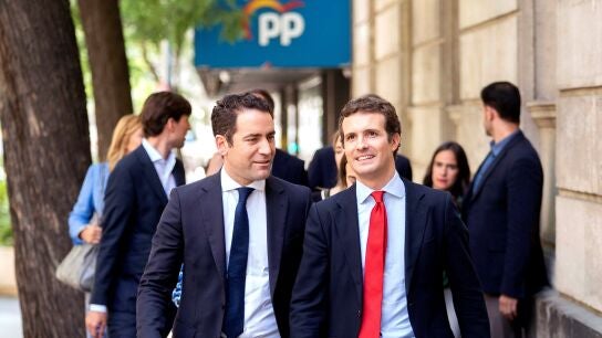 El l&iacute;der del PP, Pablo Casado, y su secretario general, Teodoro Garc&iacute;a Egea