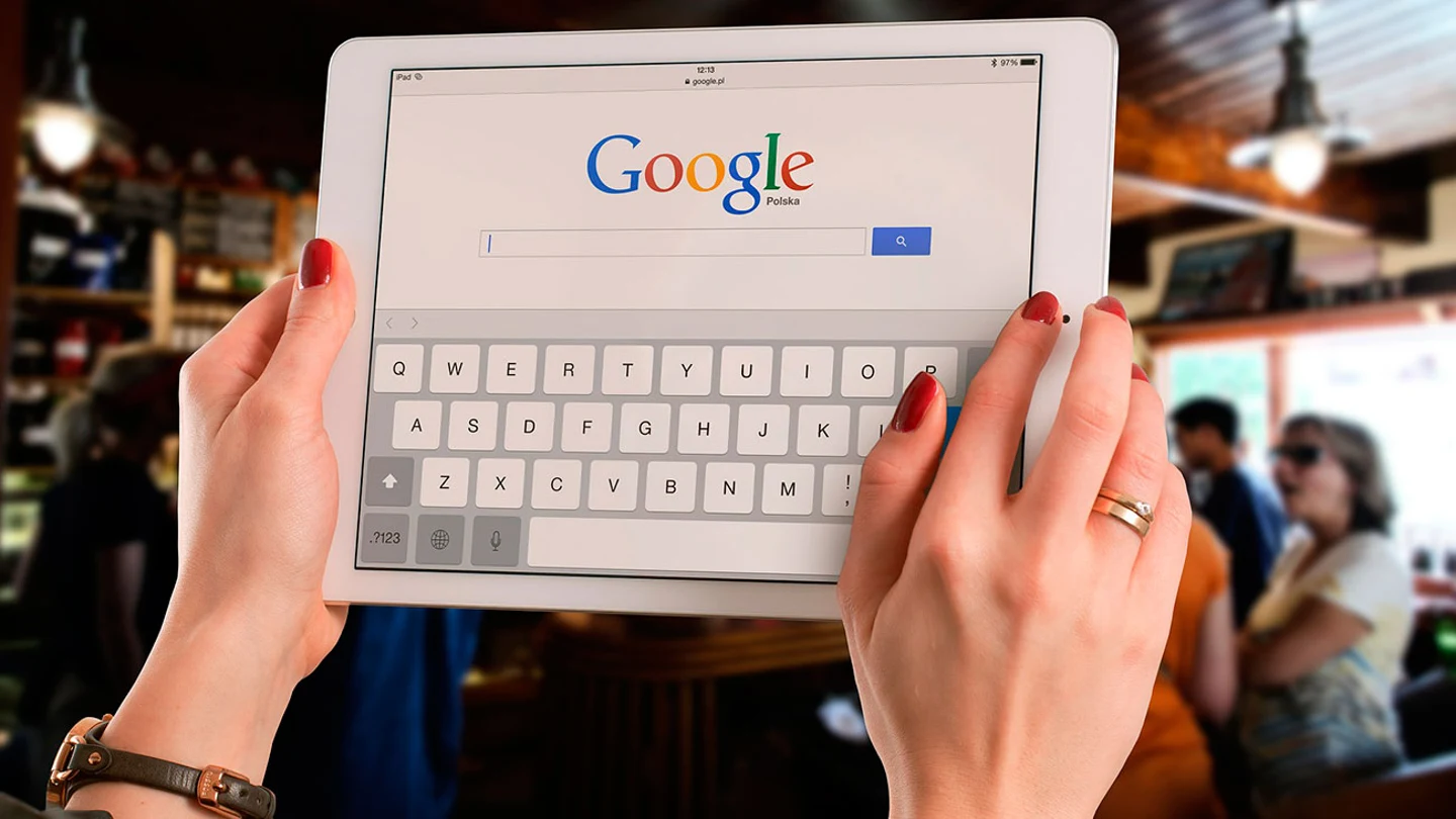 Buscador de Google en una tableta Buscador de Google en una tableta