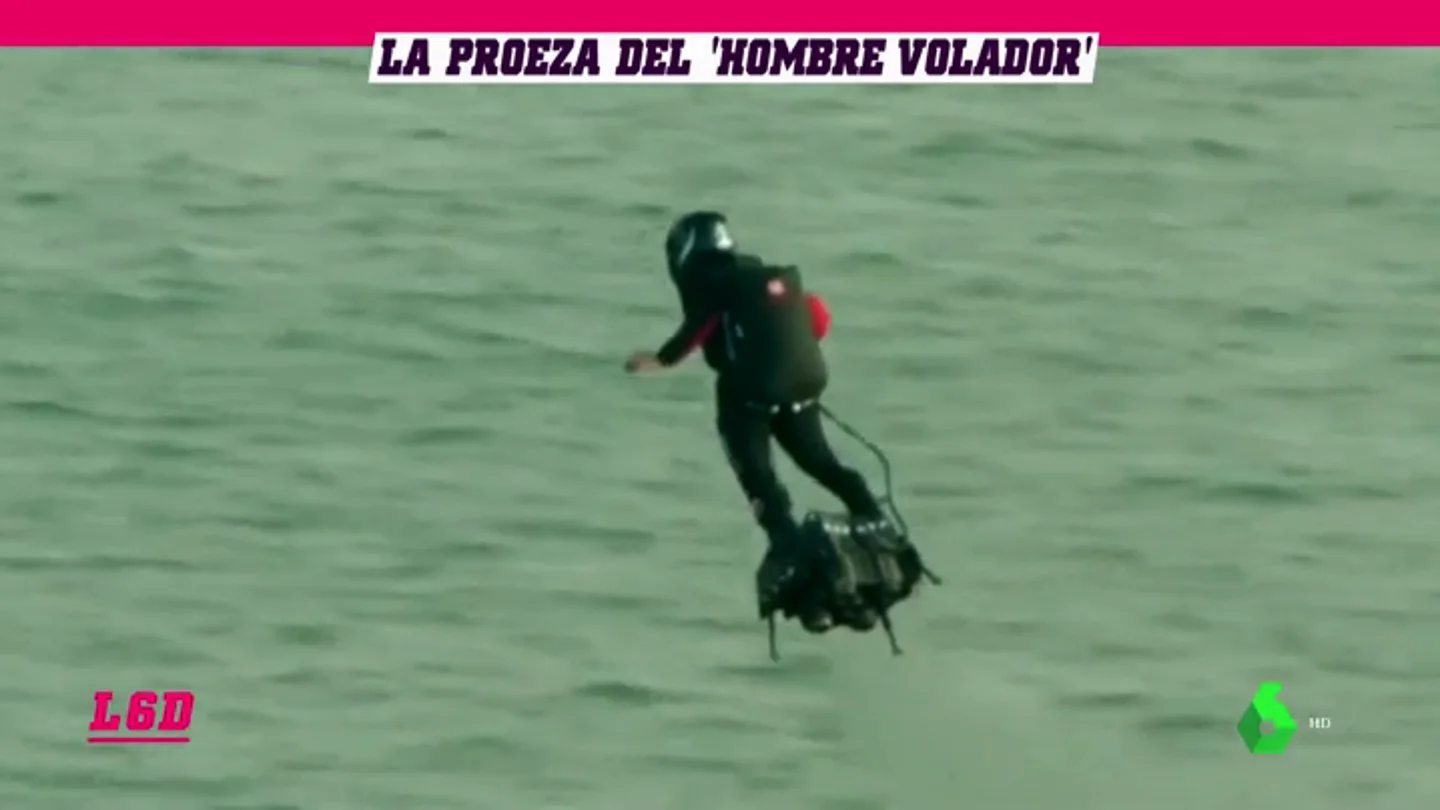 La gesta de Franky Zapata: cruza el canal de la Mancha subido a su flyboard La gesta de Franky Zapata: cruza el canal de la Mancha subido a su flyboard