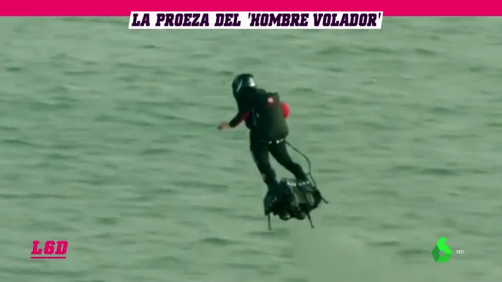 La gesta de Franky Zapata: cruza el canal de la Mancha subido a su flyboard