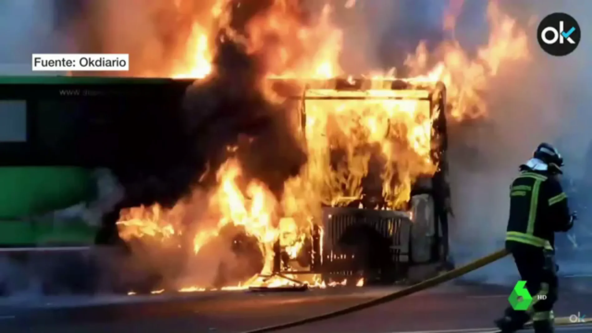 El impresionante incendio de un autobús interurbano en Madrid