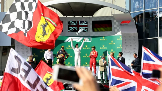 Hamilton celebra su victoria en el GP de Hungría Hamilton celebra su victoria en el GP de Hungría