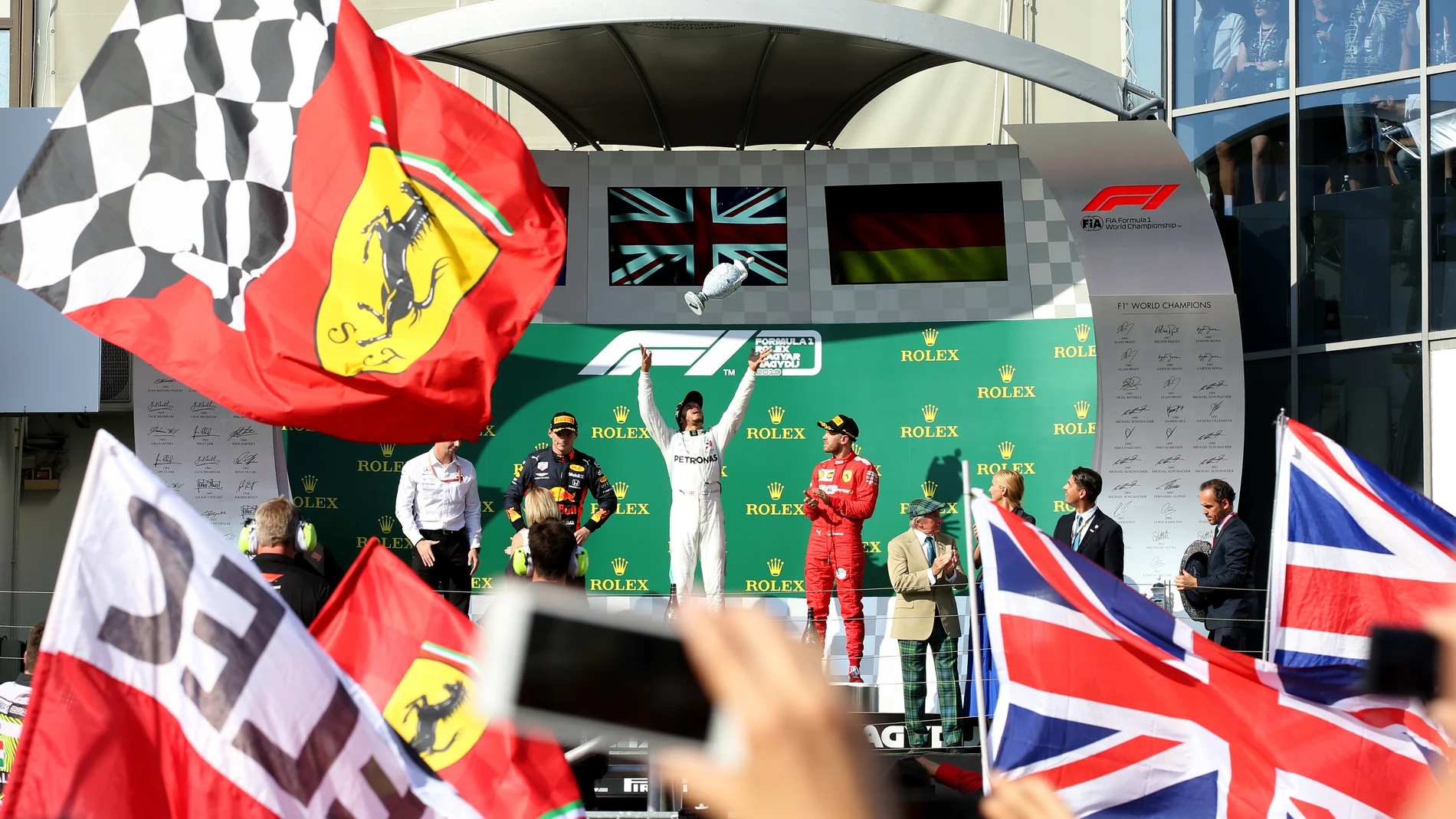 Hamilton celebra su victoria en el GP de Hungría