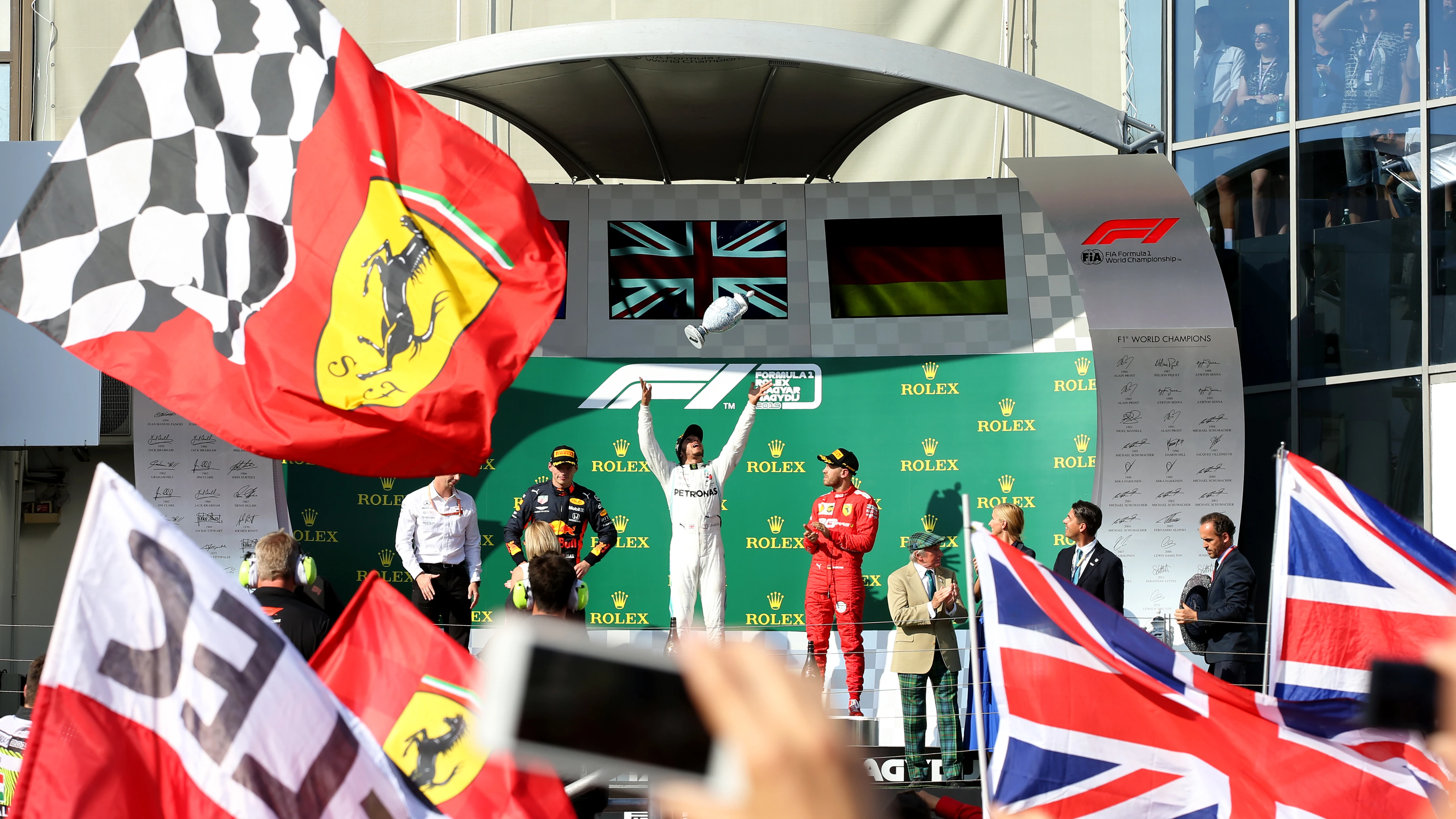 Hamilton celebra su victoria en el GP de Hungría