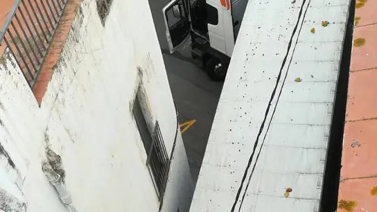 El tráiler atrapado en una calle de Sant Pol de Mar El tráiler atrapado en una calle de Sant Pol de Mar