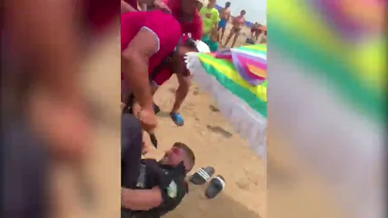 Apuñalan al jefe de la Policía Local de Punta Umbría en una operación contra la venta ambulante Apuñalan al jefe de la Policía Local de Punta Umbría en una operación contra la venta ambulante