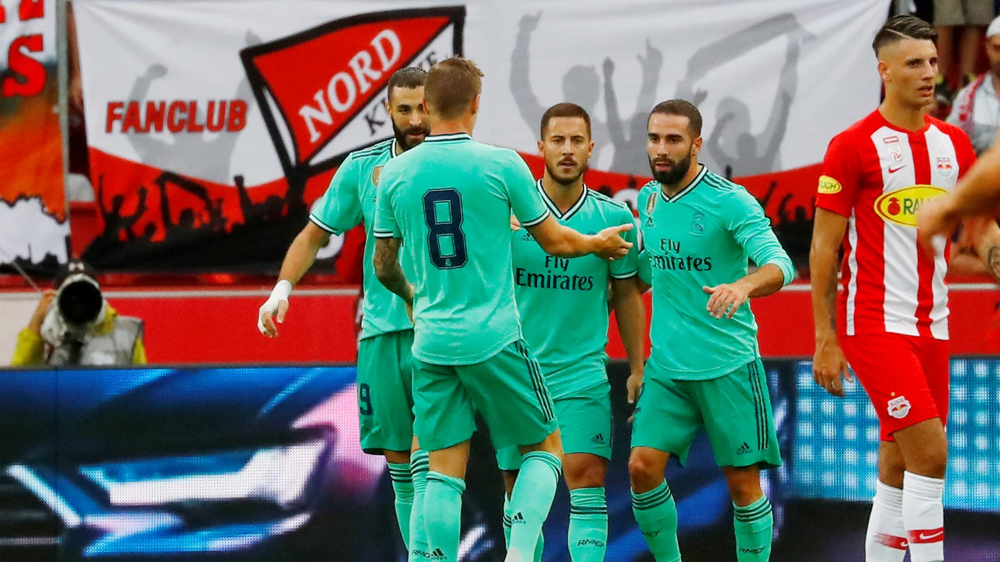 Los jugadores del Real Madrid celebran el primer gol de Hazard como jugador blanco Los jugadores del Real Madrid celebran el primer gol de Hazard como jugador blanco