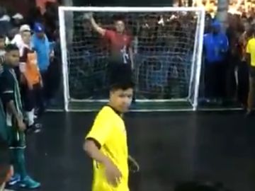 Un jugador se dispone a tirar un penalti en Brasil Un jugador se dispone a tirar un penalti en Brasil
