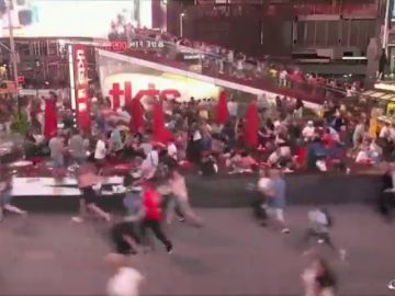 Pánico en Times Square: confunden el ruido de una moto con un tiroteo Pánico en Times Square: confunden el ruido de una moto con un tiroteo