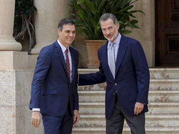 Pedro Sánchez junto al rey Felipe VI en Marivent Pedro Sánchez junto al rey Felipe VI en Marivent