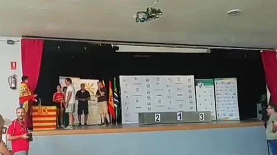 El momento en el que Pablo Ogazón fue a recoger la medalla El momento en el que Pablo Ogazón fue a recoger la medalla