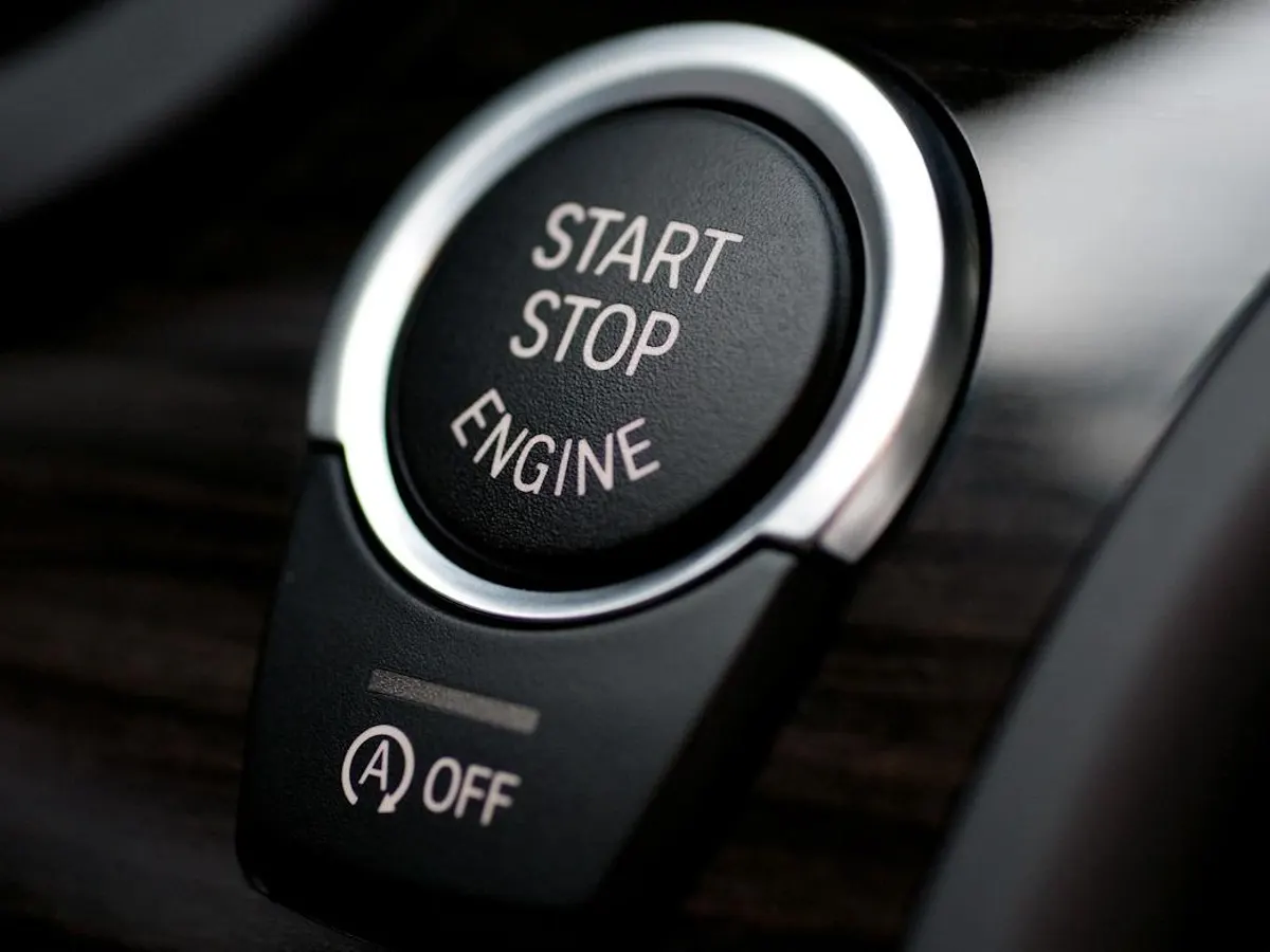 Start Stop, es una batería especialmente diseñada para vehículos con  sistema eléctrico Start Stop (encendido y apagado automático). Batería 100%  libre de