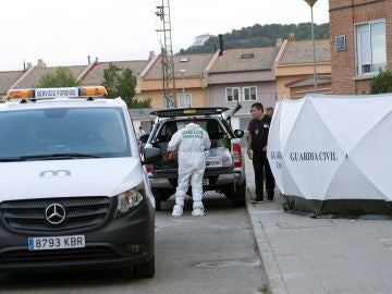 Inmediaciones de la vivienda en la que un hombre ha matado a su hijo y ha herido grave a su pareja Inmediaciones de la vivienda en la que un hombre ha matado a su hijo y ha herido grave a su pareja