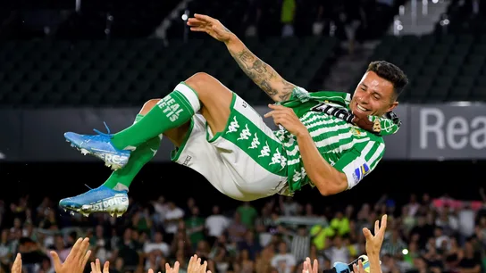 Rubén Castro, siendo homenajeado por el Villamarín Rubén Castro, siendo homenajeado por el Villamarín