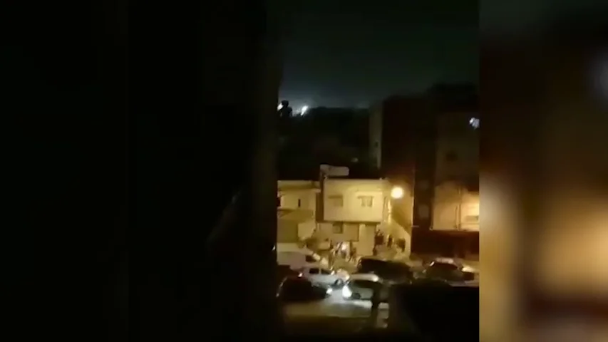 "¿Cómo te llamas?": el vídeo del momento en que una niña se cuelga del tendedero para evitar la violación de su padre