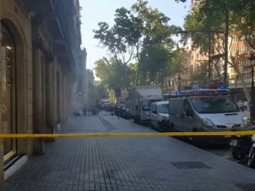 Detenido por provocar un incendio en un banco de Barcelona con la batería de un patinete eléctrico Detenido por provocar un incendio en un banco de Barcelona con la batería de un patinete eléctrico