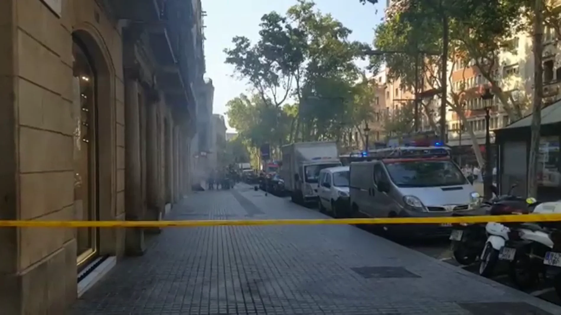 Detenido por provocar un incendio en un banco de Barcelona con la batería de un patinete eléctrico