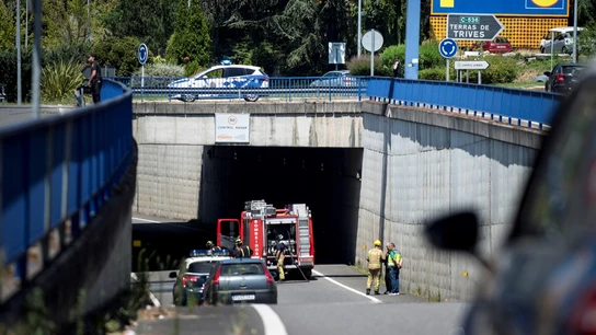 Efectivos de emergencias acuden al lugar donde dos personas, madre e hijo de 70 y 27 años, fallecieron en Ourense Efectivos de emergencias acuden al lugar donde dos personas, madre e hijo de 70 y 27 años, fallecieron en Ourense