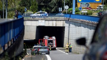 Efectivos de emergencias acuden al lugar donde dos personas, madre e hijo de 70 y 27 años, fallecieron en Ourense