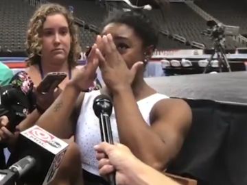 Simone Biles, entre lágrimas Simone Biles, entre lágrimas