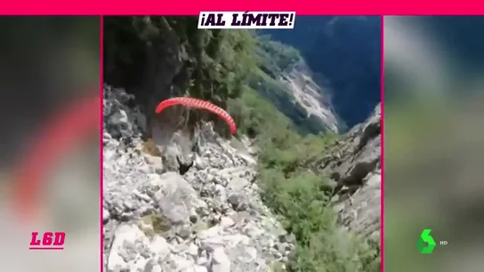La última (y extrema) modalidad del parapente: pone los pelos de punta La última (y extrema) modalidad del parapente: pone los pelos de punta