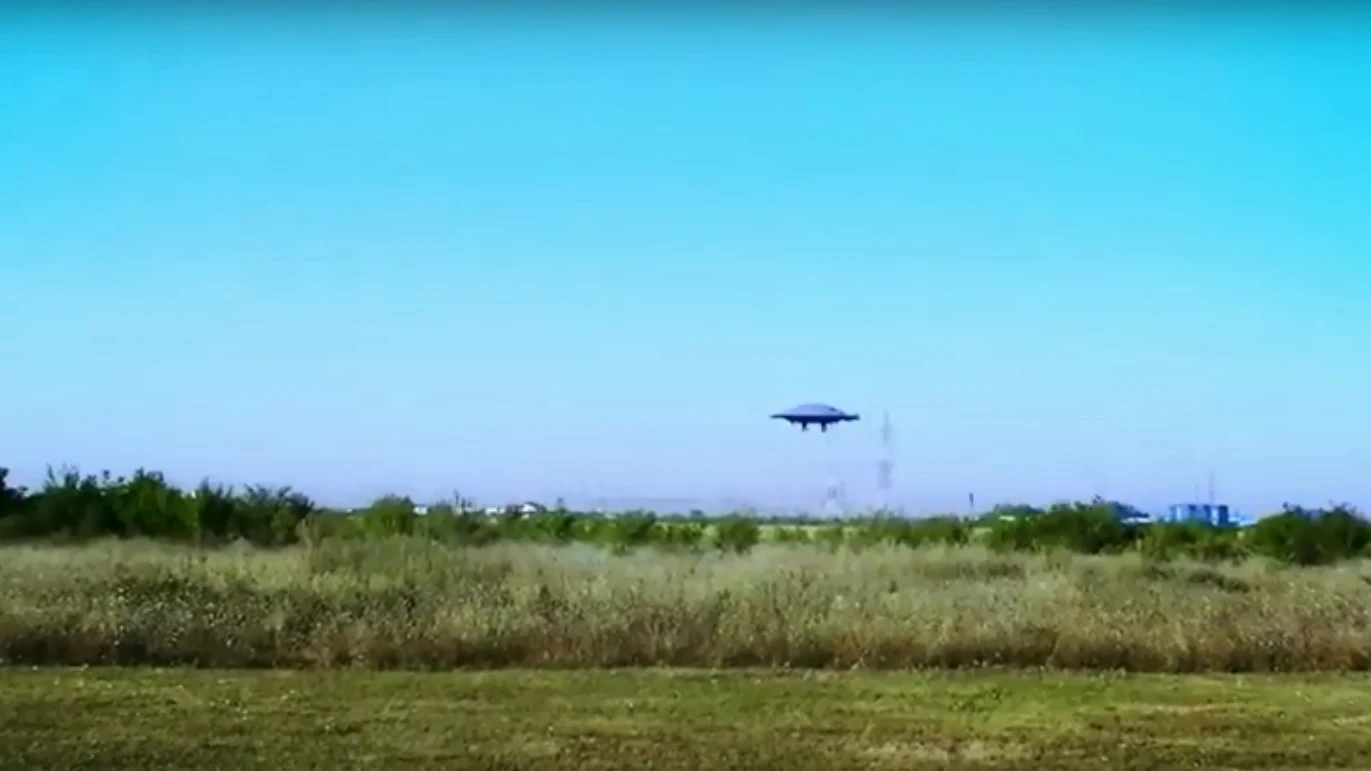 Crean un platillo volante con autonomía para volar y desplazarse