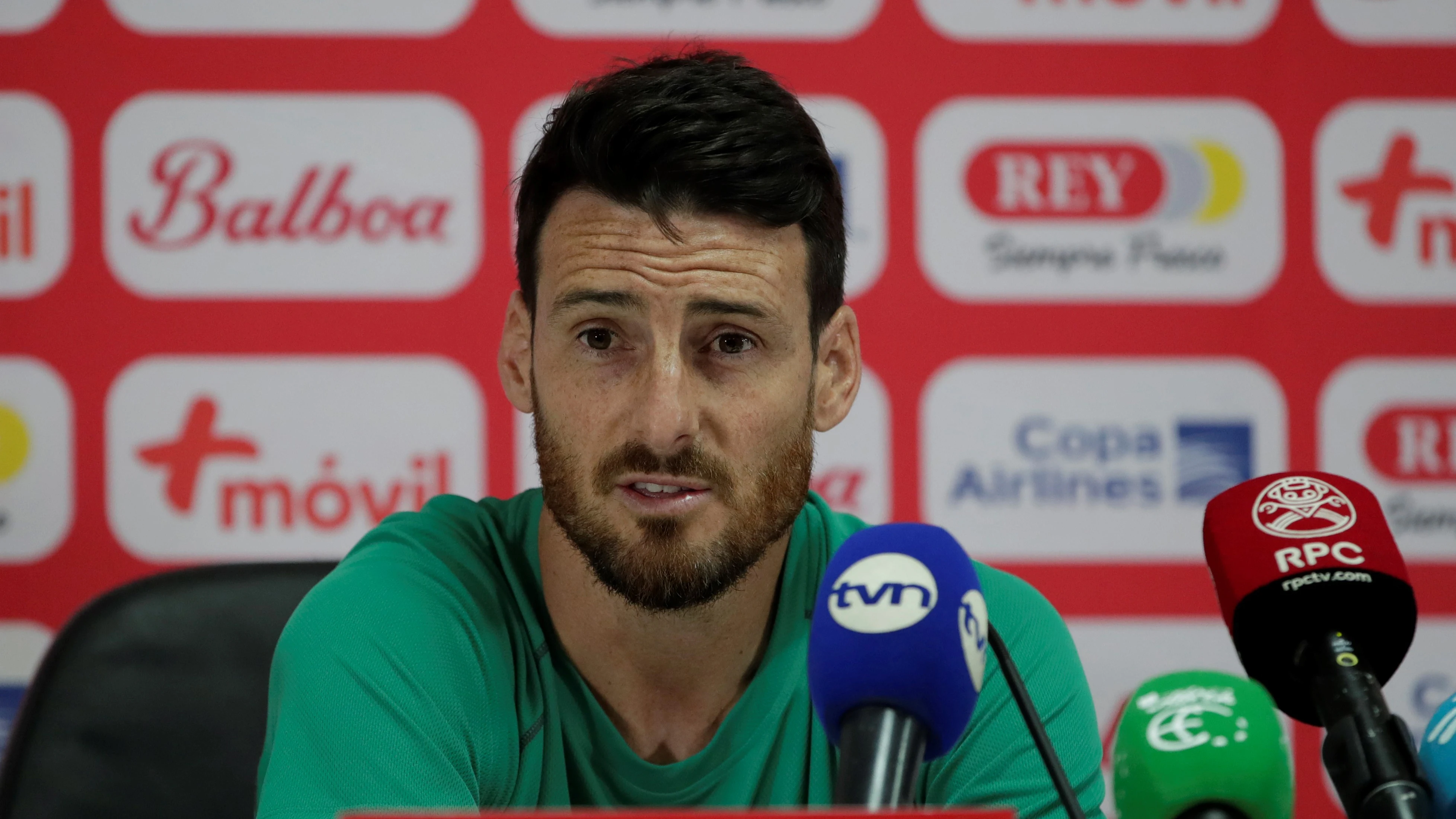 Aduriz comparece ante los medios