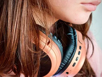 Escuchar música en Earbuds Escuchar música en Earbuds