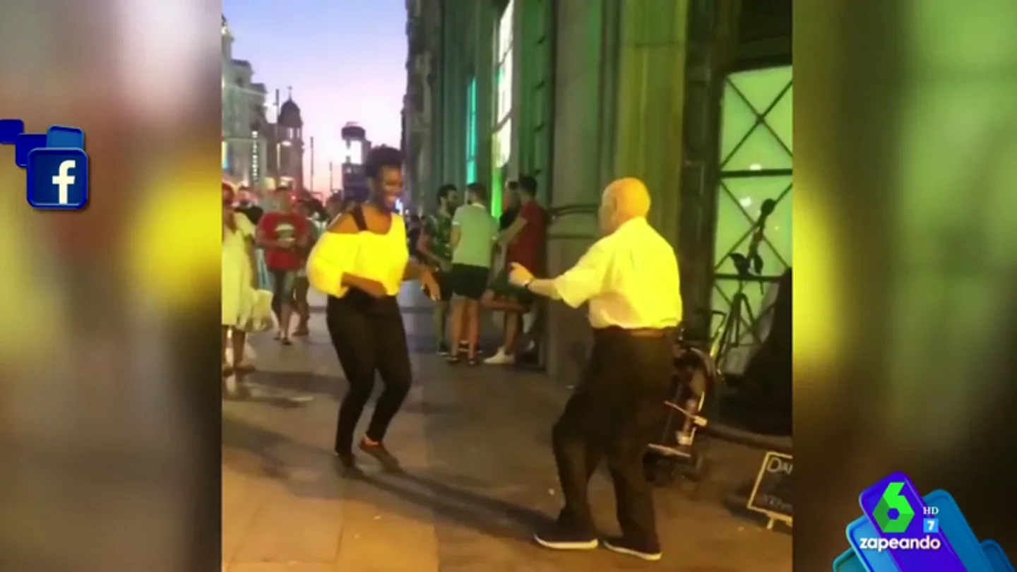El vídeo de un anciano bailando como un quinceañero en la calle ZAPEANDO