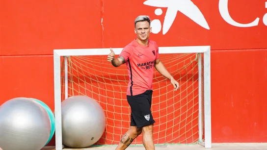 Roque Mesa, entrenado con el Sevilla FC Roque Mesa, entrenado con el Sevilla FC