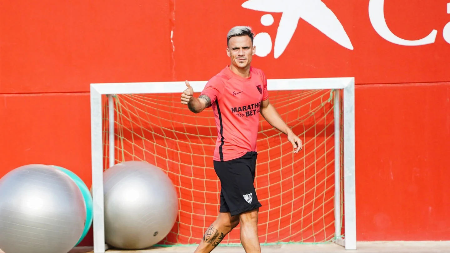 Roque Mesa, entrenado con el Sevilla FC Roque Mesa, entrenado con el Sevilla FC