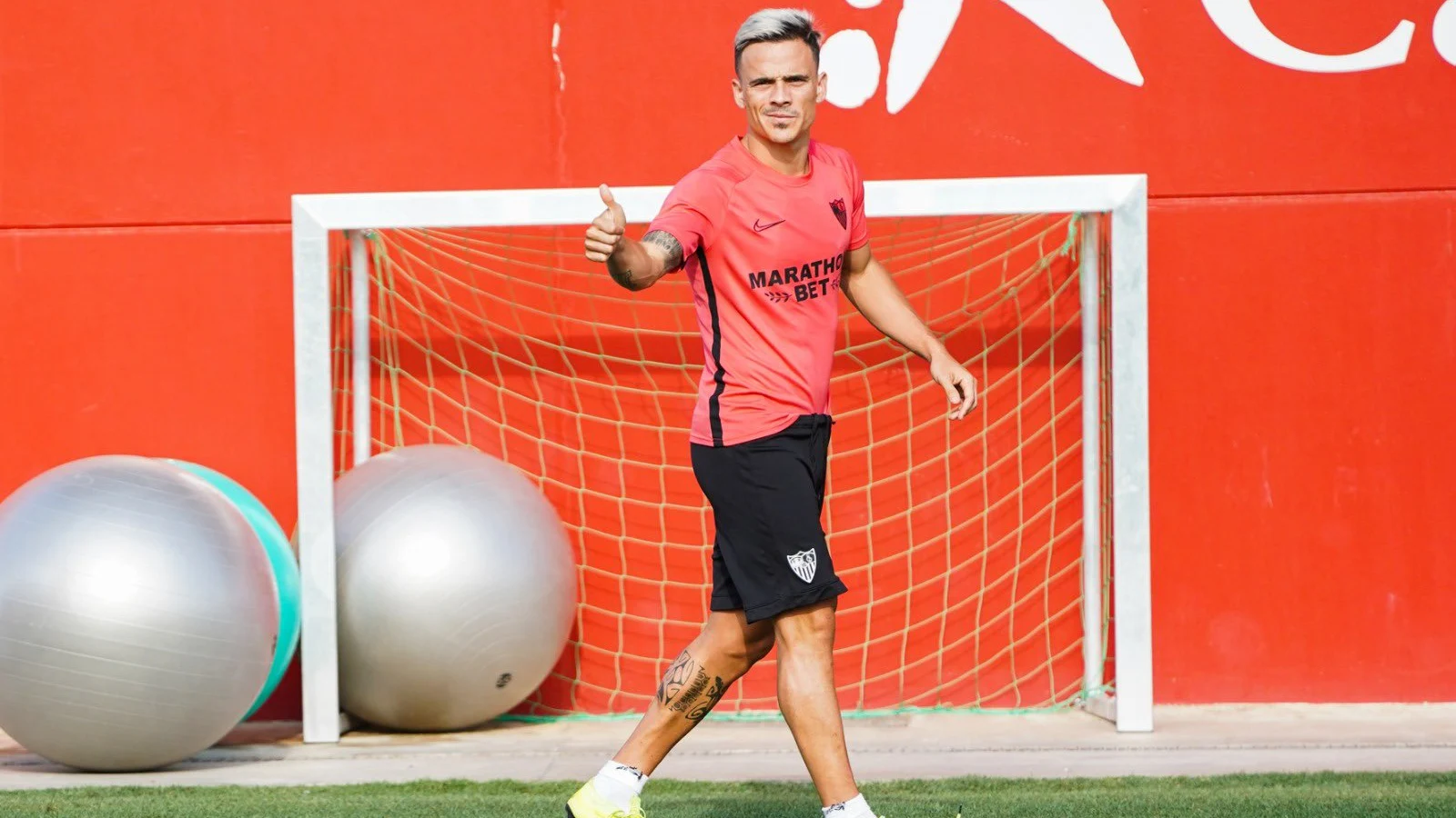 Roque Mesa, entrenado con el Sevilla FC