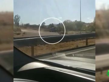 Imágenes de un coche huyendo a gran velocidad por el carril bici Imágenes de un coche huyendo a gran velocidad por el carril bici