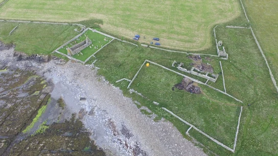 Descubrimiento de un salón vikingo en una isla remota de Escocia Descubrimiento de un salón vikingo en una isla remota de Escocia.