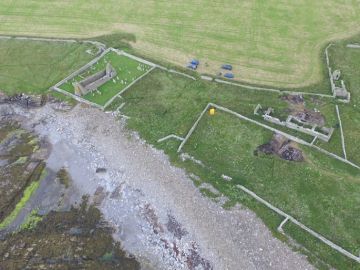 Descubrimiento de un salón vikingo en una isla remota de Escocia Descubrimiento de un salón vikingo en una isla remota de Escocia
