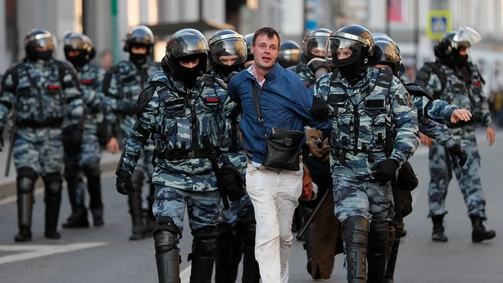 Represión policial en las protestas en Moscú.