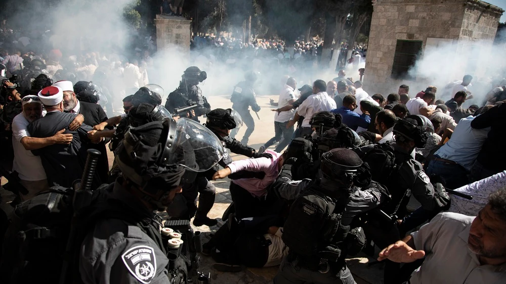 Enfrentamientos de palestinos con la policía en Jerusalem.