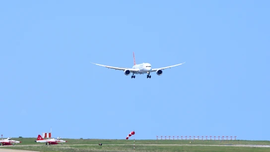 Un Boeing 787, aterrizando Un Boeing 787, aterrizando
