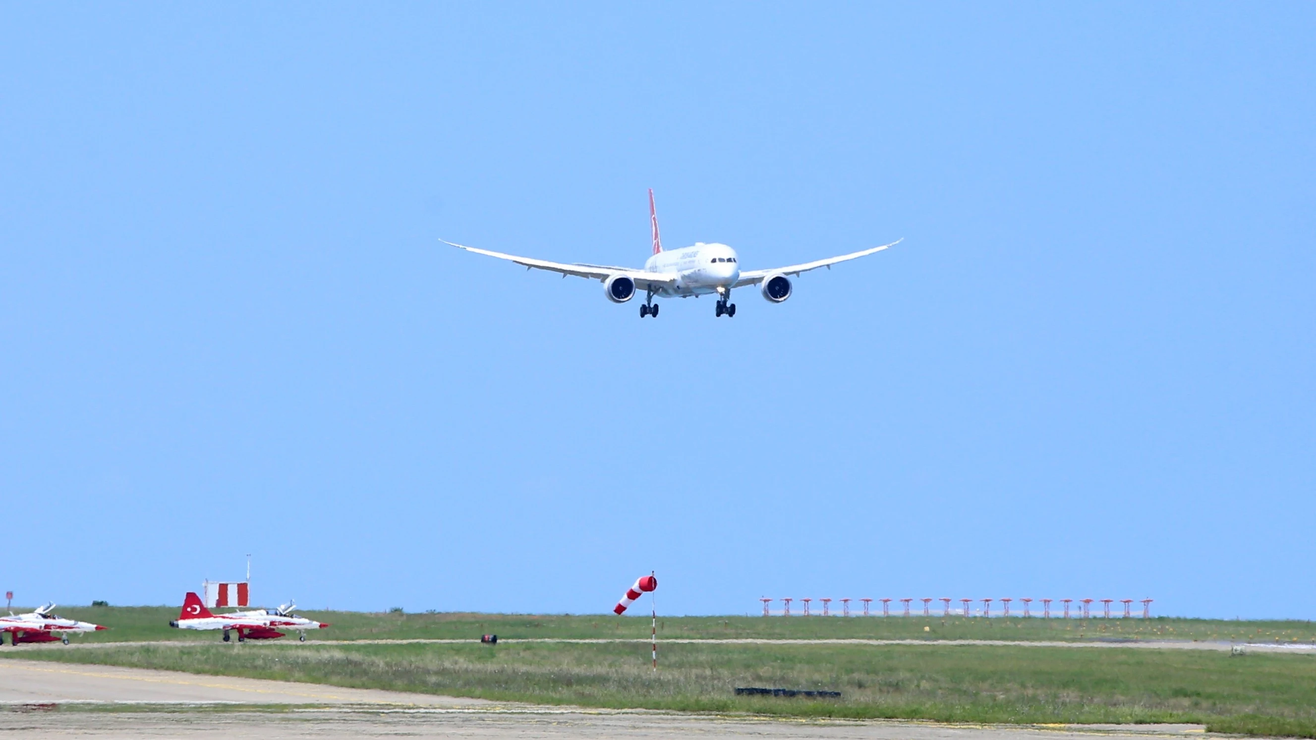 Un Boeing 787, aterrizando