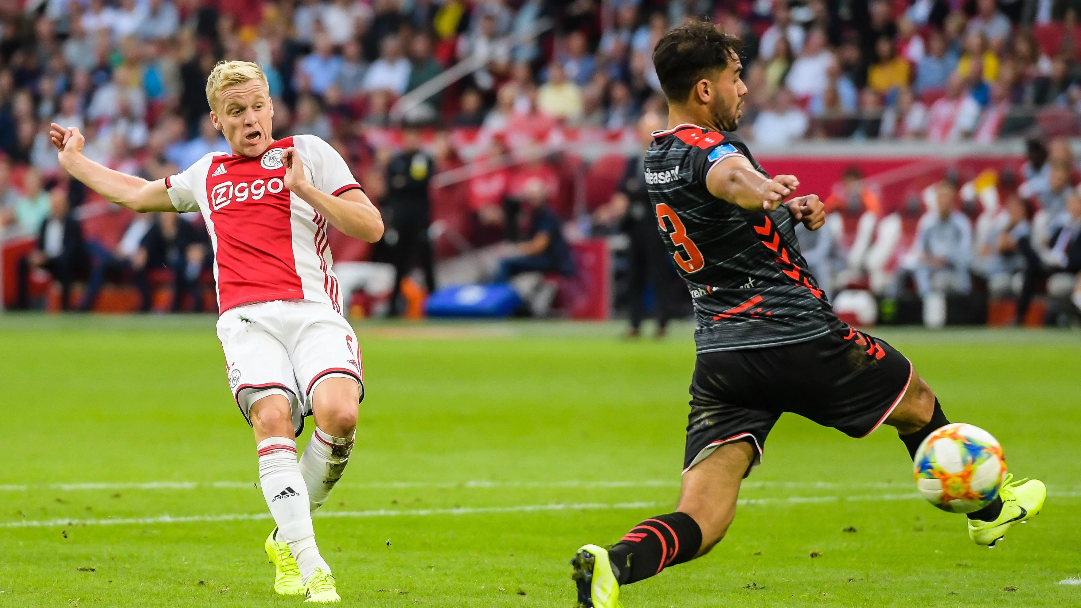 Van de Beek, durante un partido con el Ajax