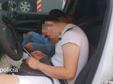 Dos jóvenes dormidos dentro de su coche en Murcia Dos jóvenes dormidos dentro de su coche en Murcia